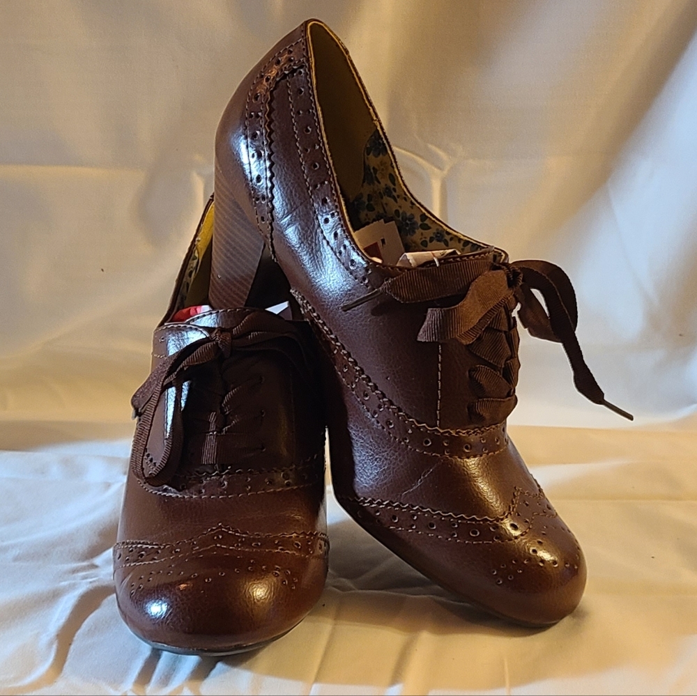 American Eagle Oxford Heels